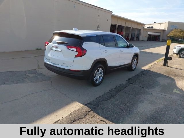 Used 2024 White GMC SLE image 4