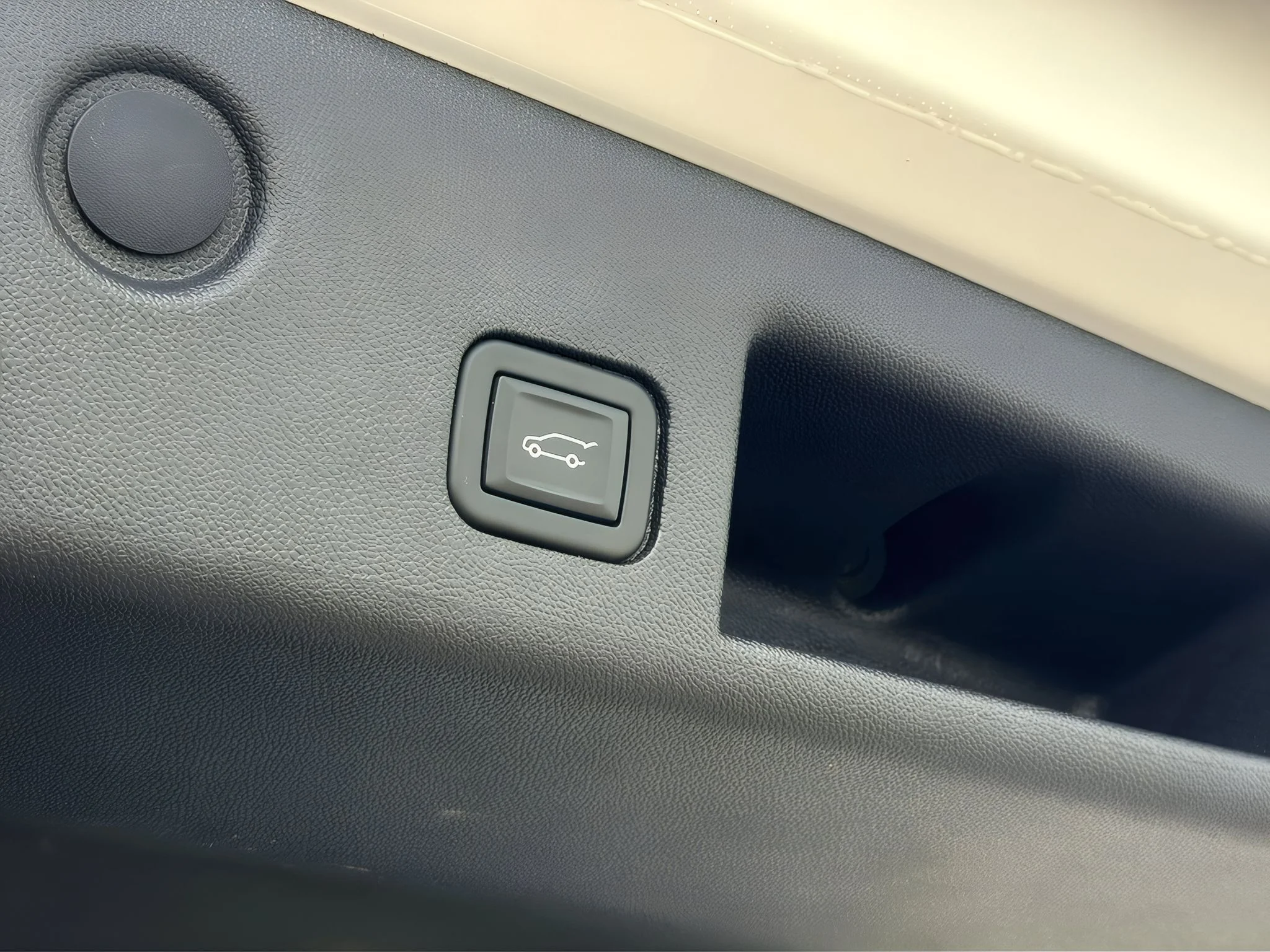 Used 2024 Summit White Chevrolet LT image 13