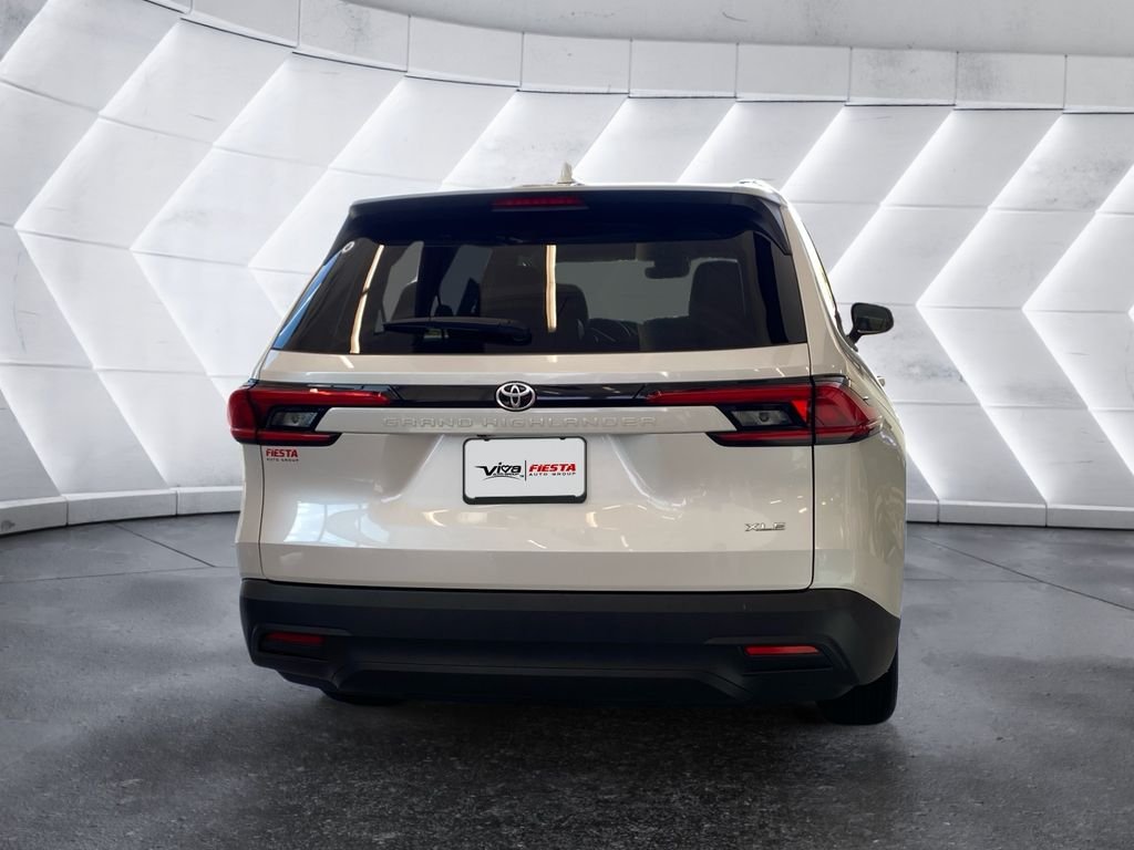Used 2024 White Toyota XLE image 3