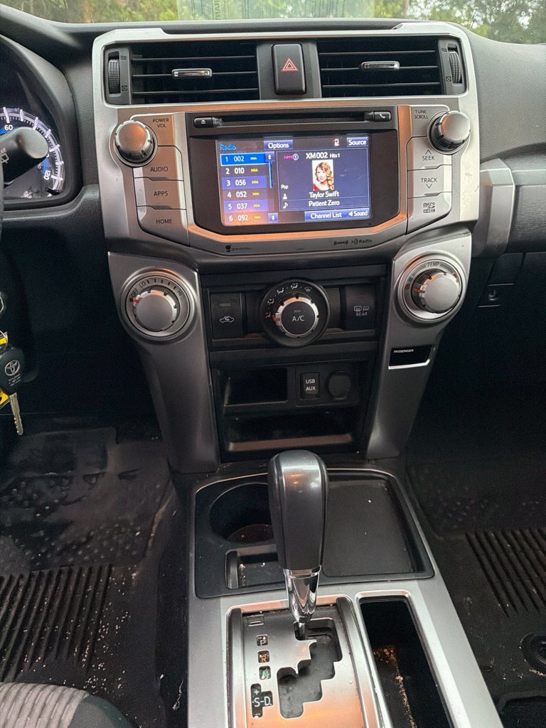 Used 2018 Classic Silver Metallic Toyota SR5 image 14