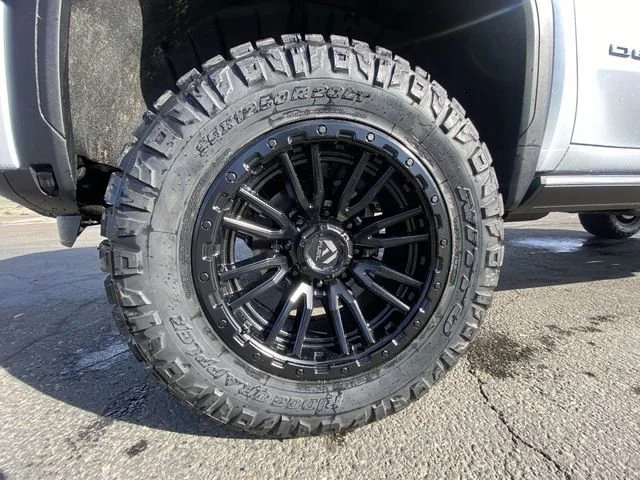 New 2026 Glacier White Tricoat GMC Denali Ultimate image 10