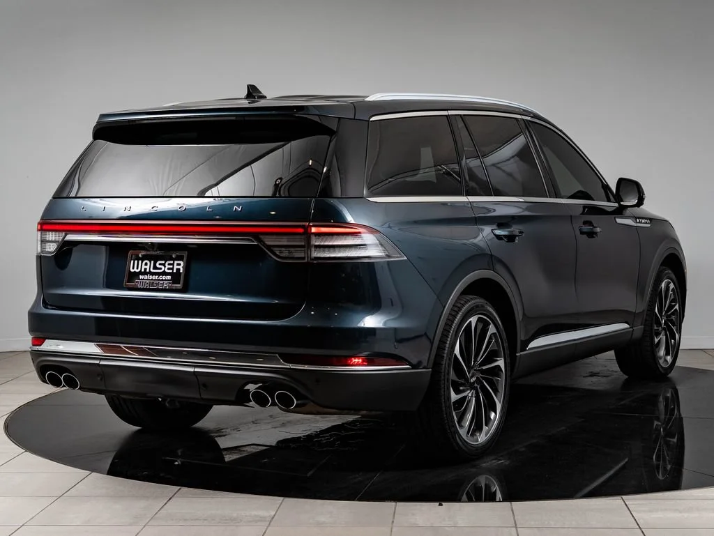 Used 2021 Flight Blue Lincoln Reserve image 10