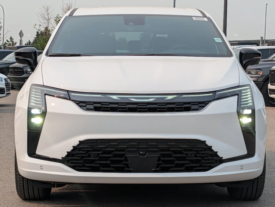 New 2027 White Chrysler Select - - AWD - 3.6L Pentastar VVT V6 - Safety Sphere Pkg w/ 360 Cam - Stow n Go Seats & More! image 3