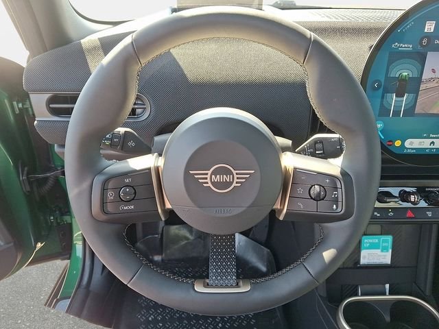 New 2026 Green MINI Signature Plus image 17