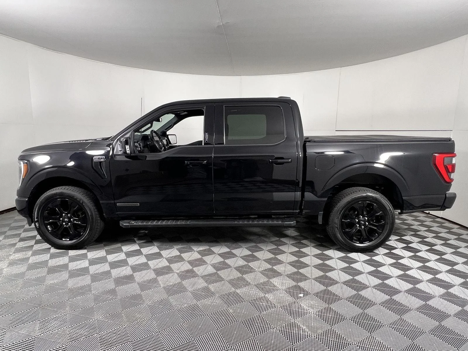Used 2023 Agate Black Ford LARIAT image 7