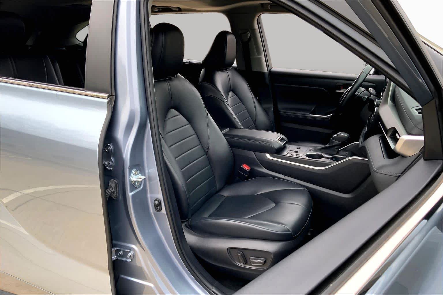 Used 2023 Moon Dust Toyota XLE image 9