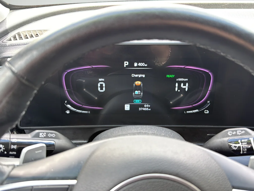 Used 2023 White Kia EX image 22