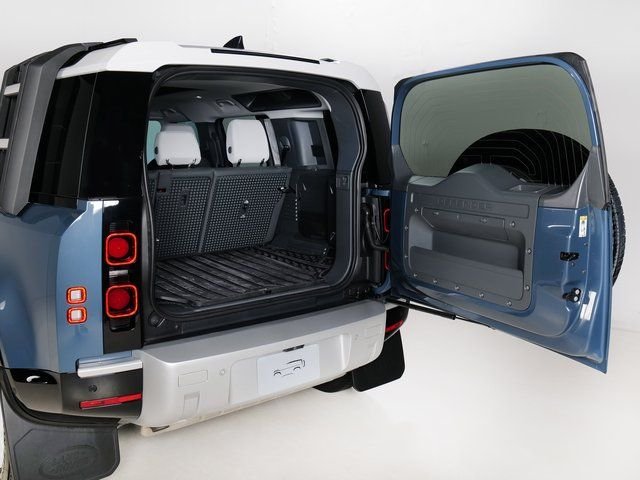 Used 2025 Blue Land Rover S image 33