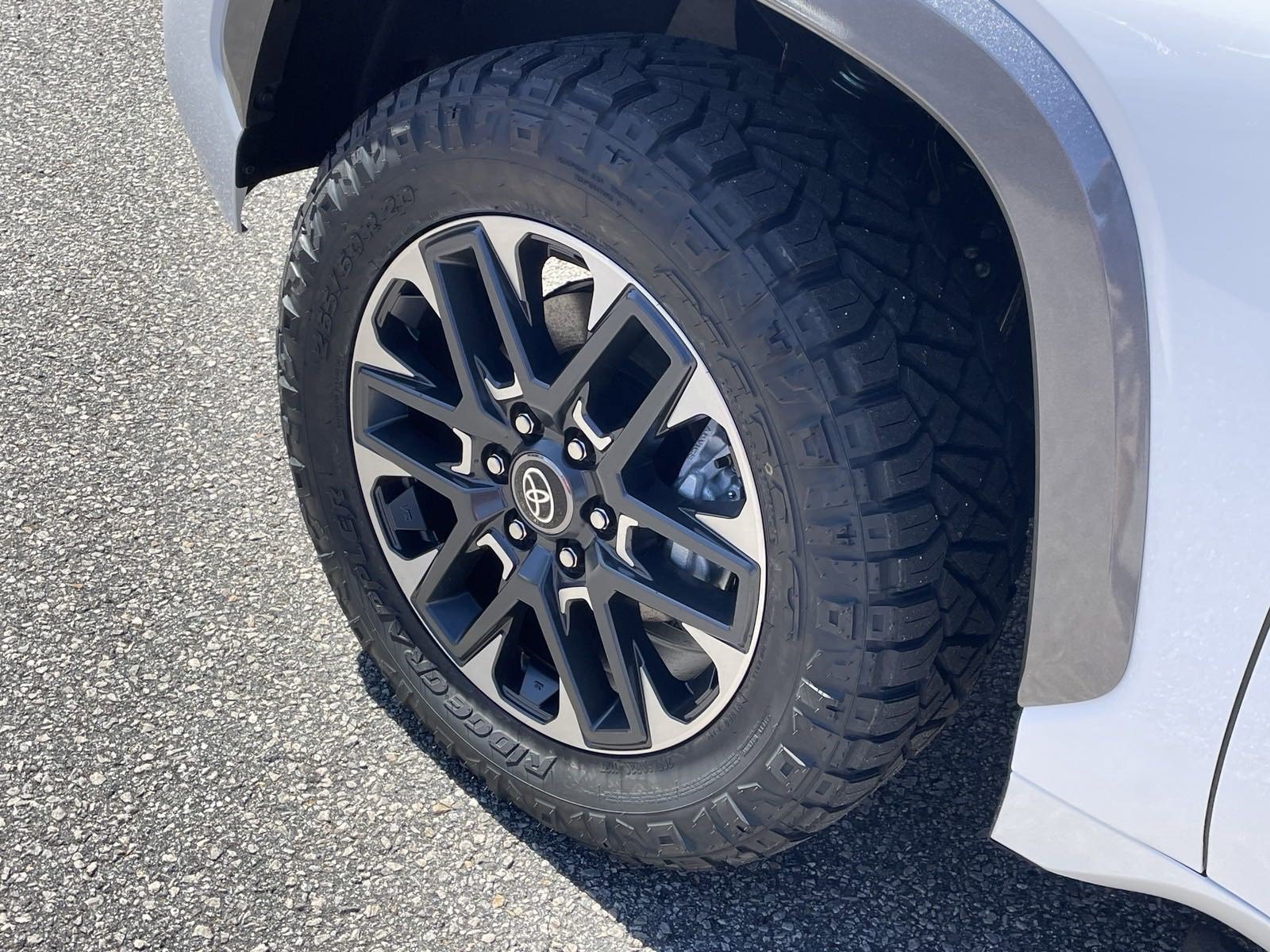 2025 Toyota Tundra Limited - Photo 27