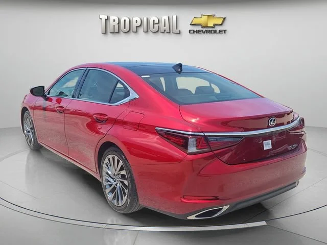 Used 2024 Red Lexus ES 350 Luxury image 2