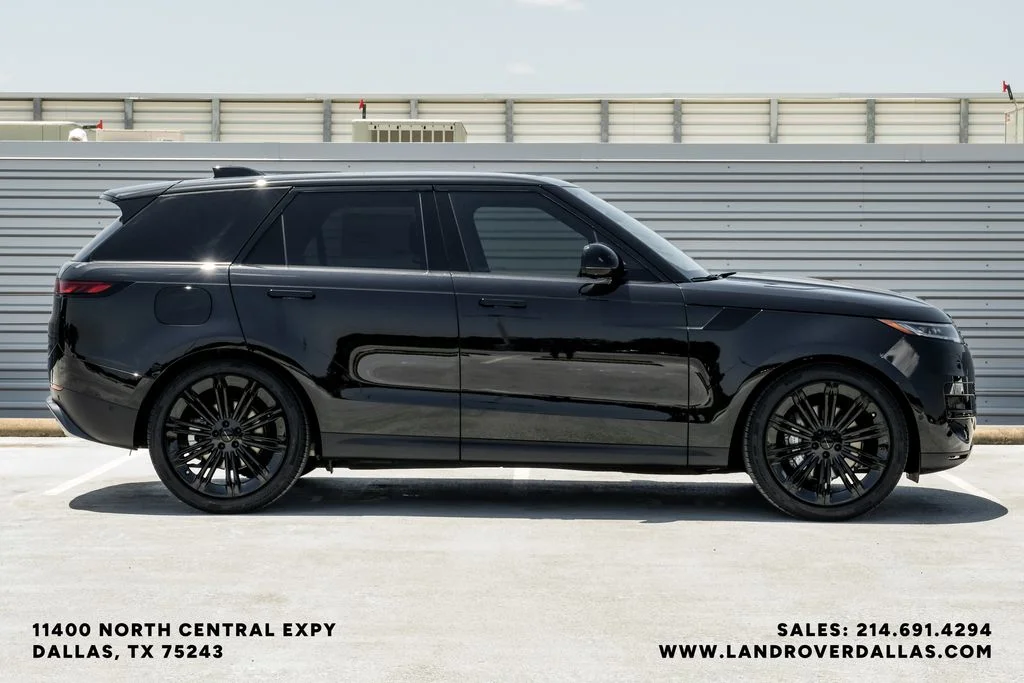 New 2026 Santorini Black Metallic Land Rover SE image 5