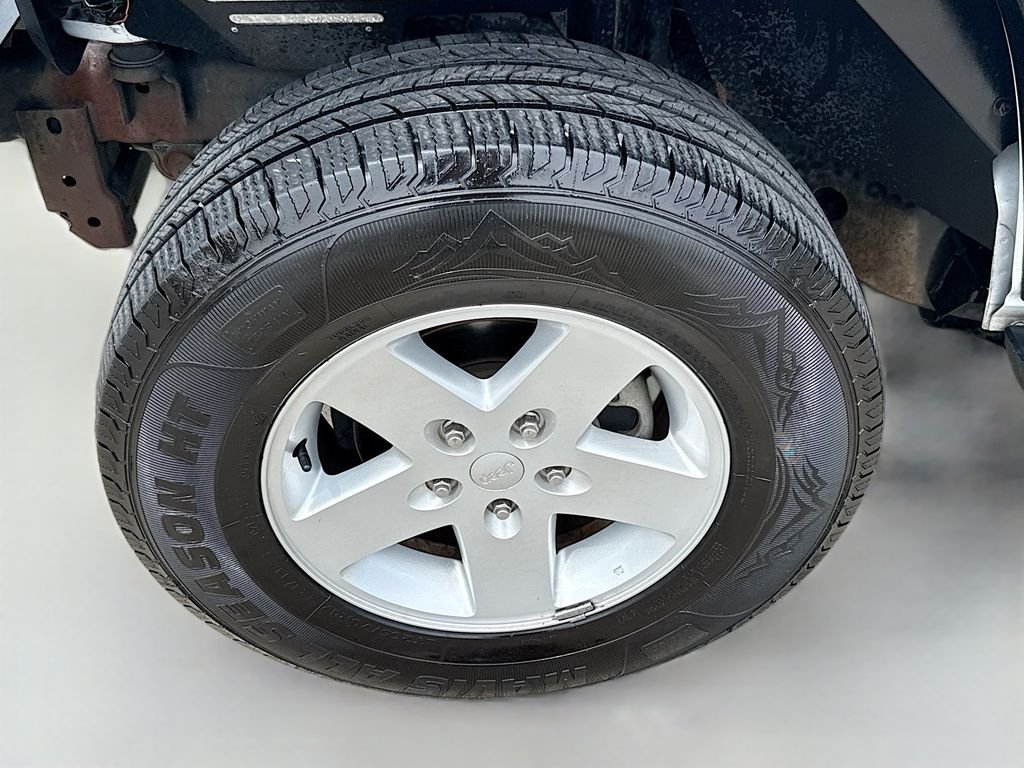 Used 2017 Bright White Clearcoat Jeep Sport image 26