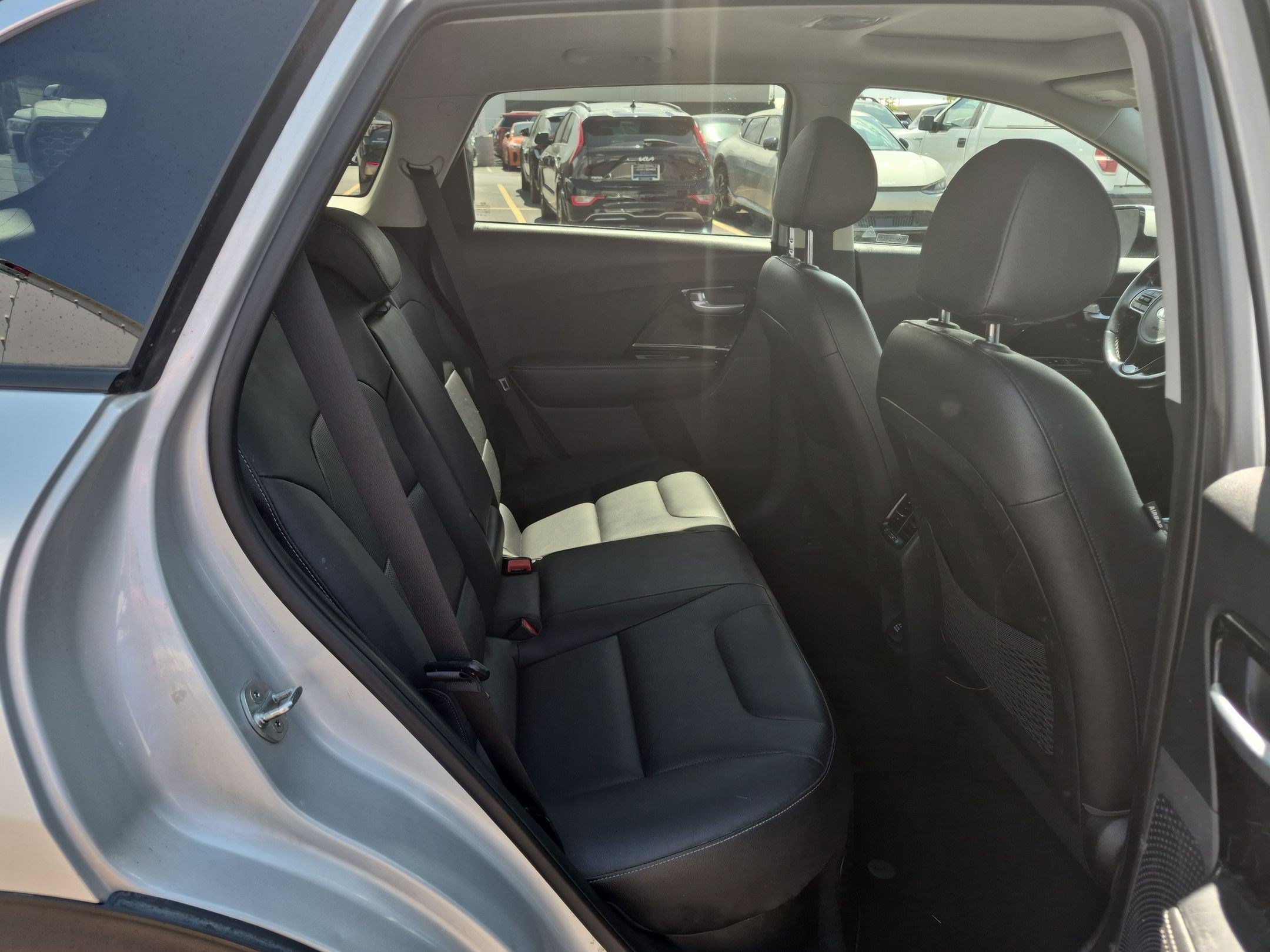Used 2018 Silky Silver Kia Touring image 28