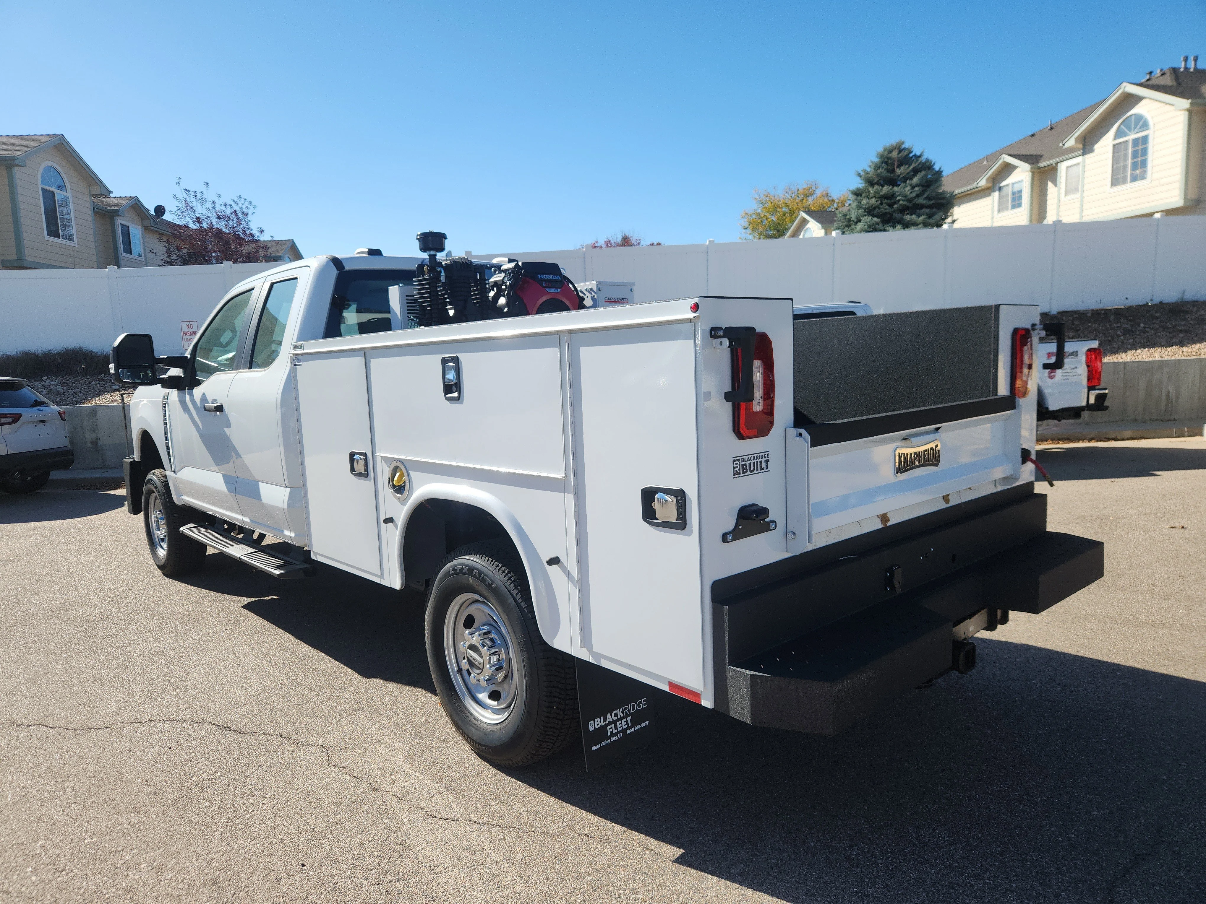 New 2024 Oxford White Ford XL image 3
