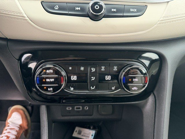 Used 2022 Summit White Buick Select image 17