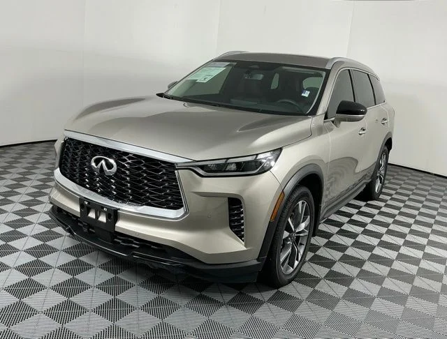 Certified Used 2023 Titanium INFINITI LUXE image 4
