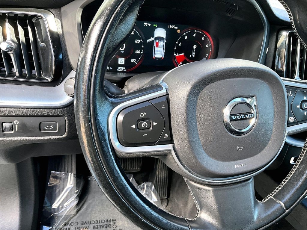 Used 2020 Silver Volvo T5 Momentum image 19