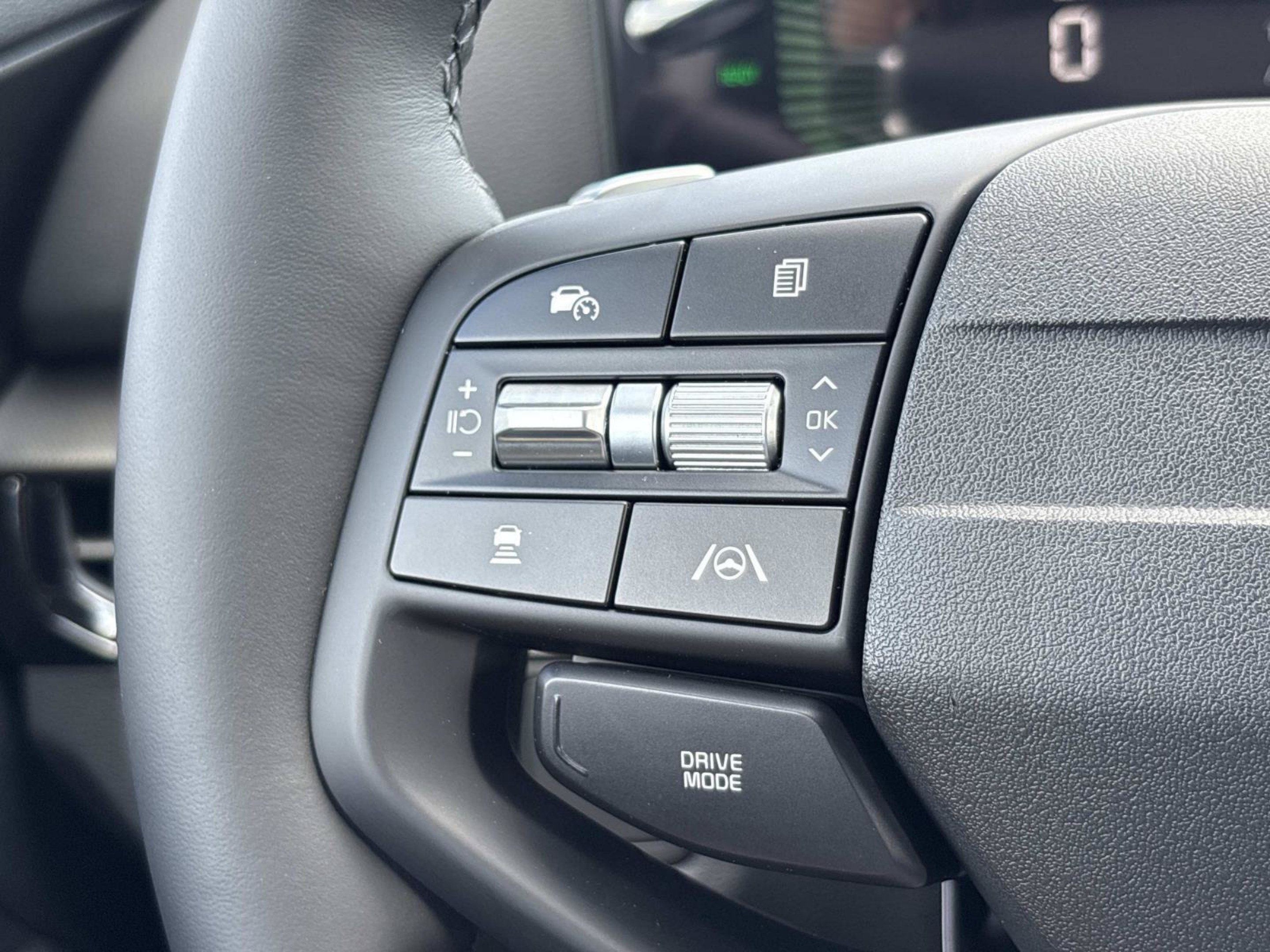 New 2027 Snow White Pearl Kia LX image 19