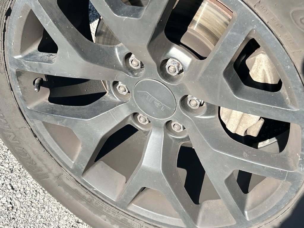 Used 2019 Onyx Black GMC Base image 6