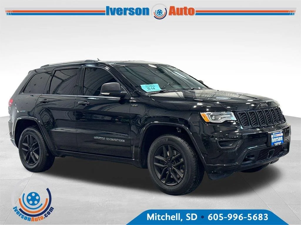 Used 2020 Diamond Black Crystal Pearlcoat Jeep Overland image 1