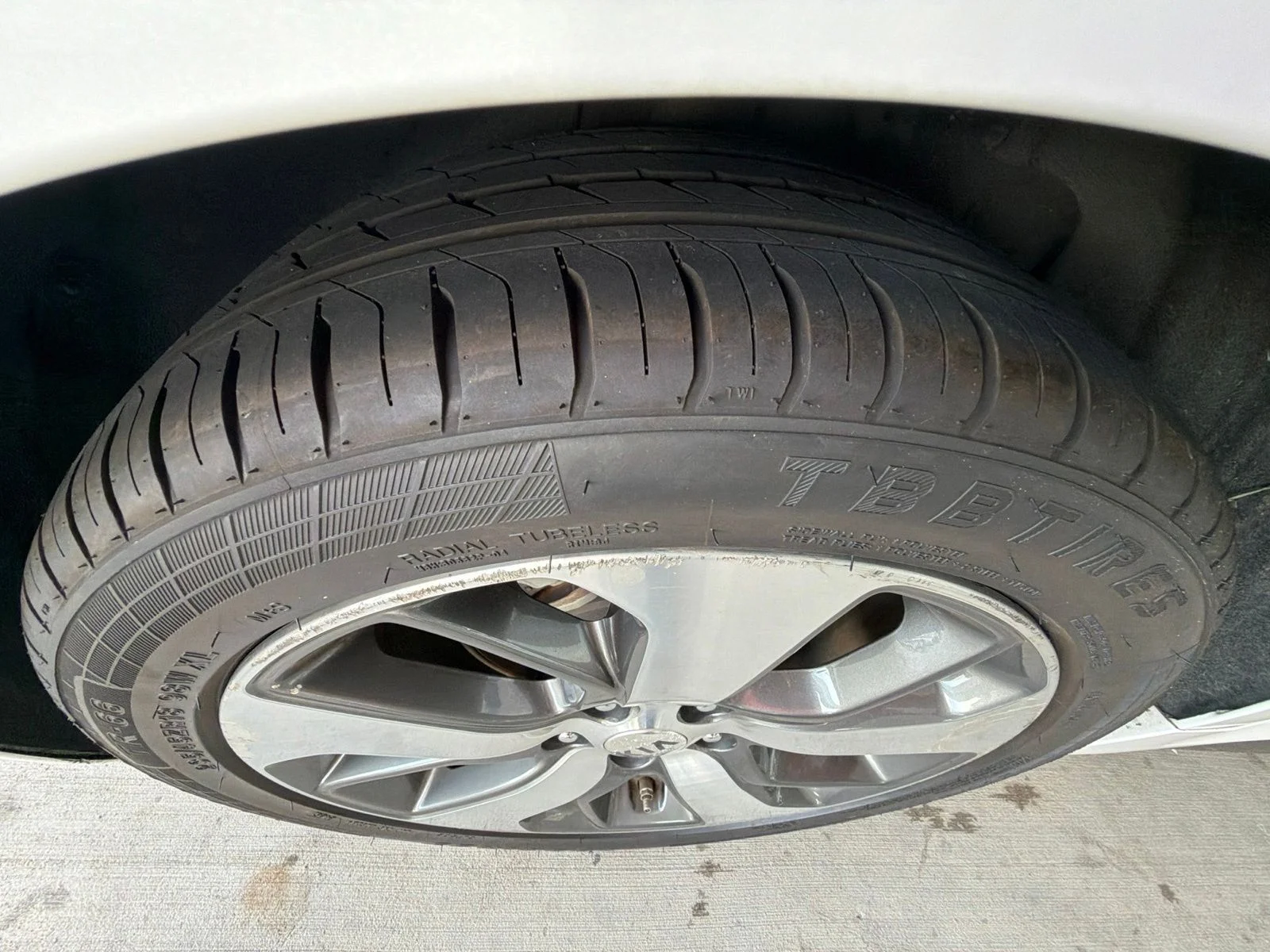 Used 2019 White Kia S image 19