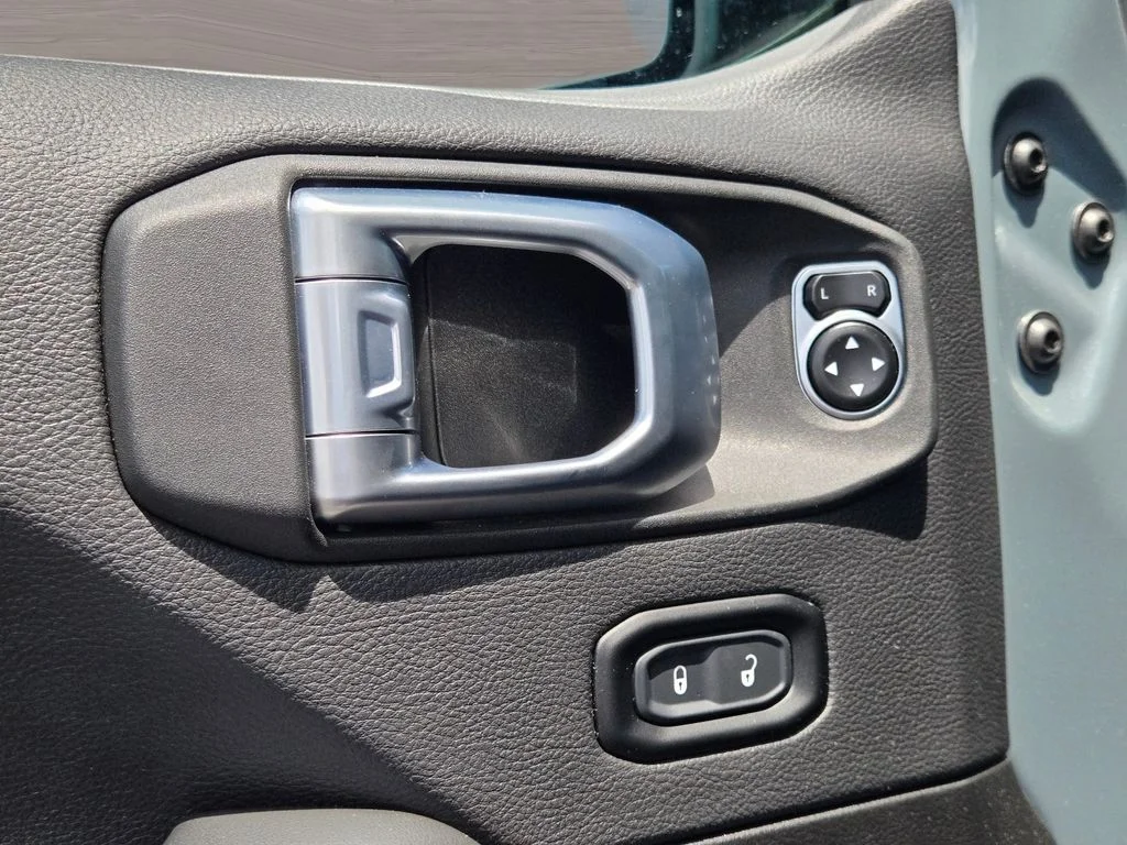 Used 2024 Gray Jeep Rubicon image 21