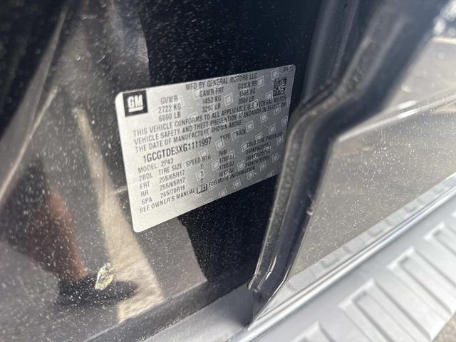 Used 2016 Black Chevrolet Z71 image 28