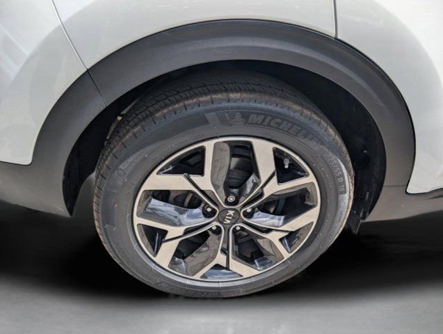 Used 2022 White Kia EX image 23