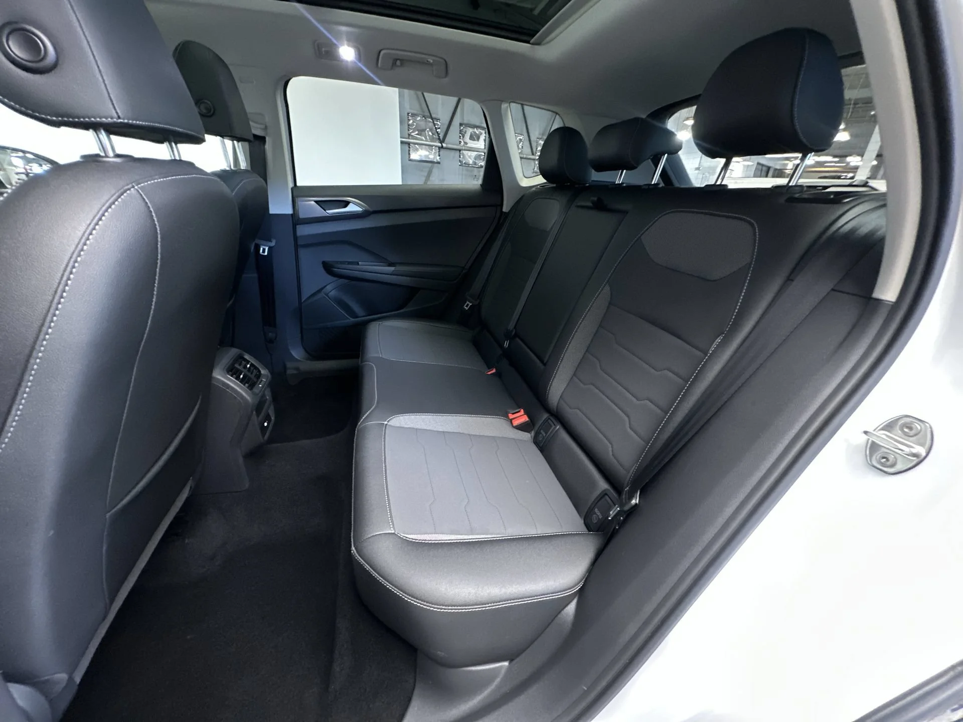2025 Volkswagen Taos SE Black - Photo 22