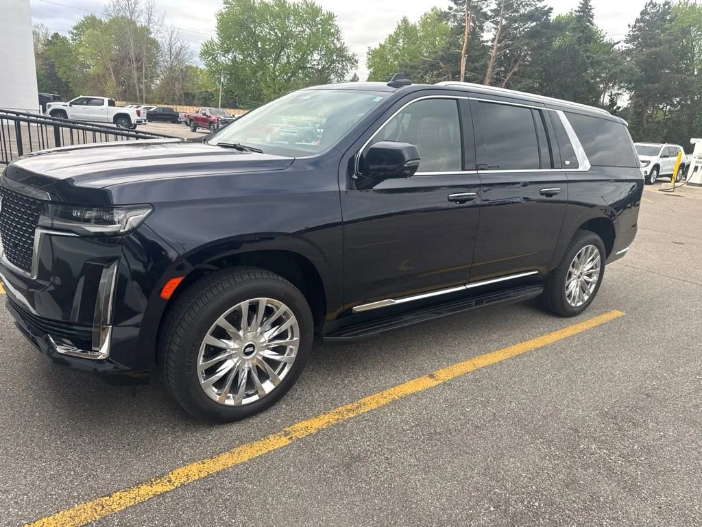 2022 Cadillac Escalade ESV 4WD Premium Luxury's photo