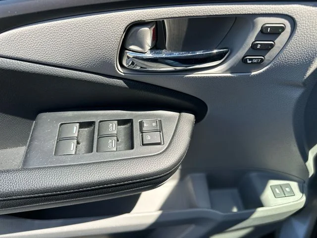 Used 2021 Silver Honda EX-L image 14