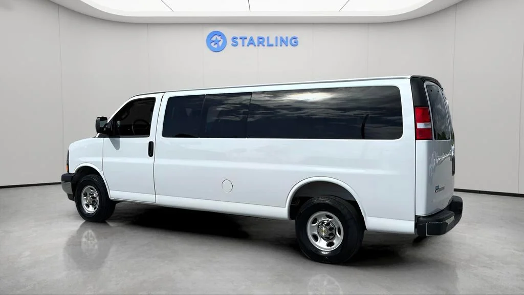 Used 2025 Summit White Chevrolet 1LT image 4