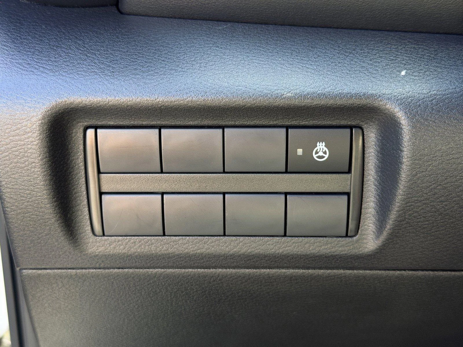 Used 2023 Aspen White Trico Nissan SR image 19