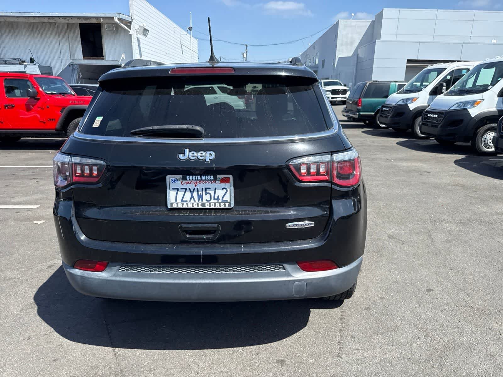 Used 2017 Diamond Black Crystal Pearlcoat Jeep Latitude image 14