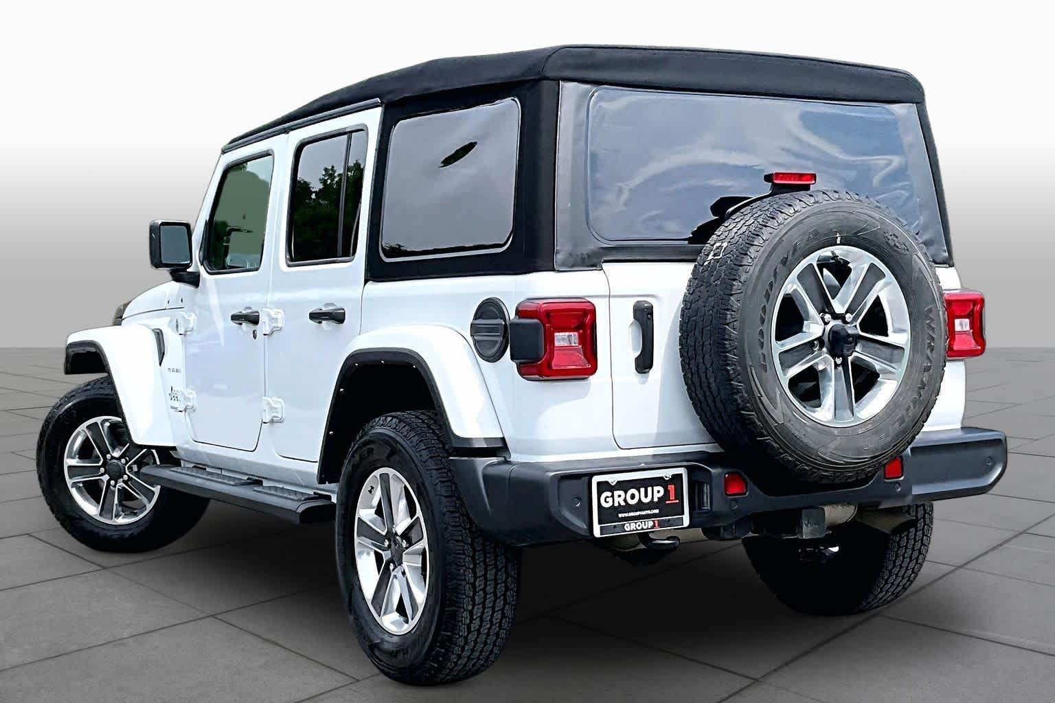 Used 2022 Bright White Clearcoat Jeep Unlimited Sahara image 11