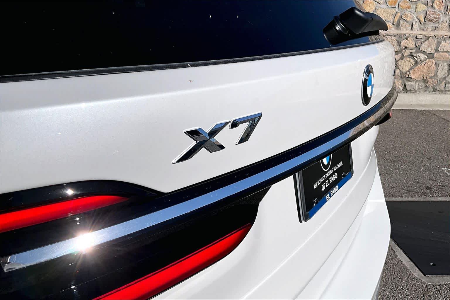 New 2026 Mineral White Metallic BMW xDrive40i image 15