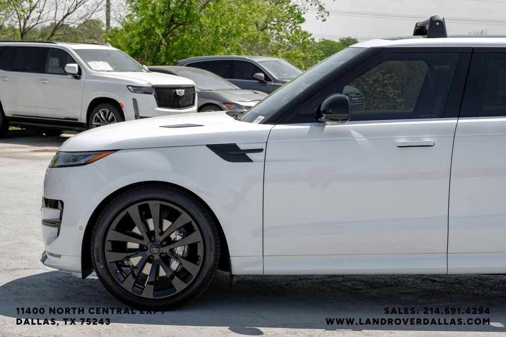 New 2026 Ostuni Pearl Wht Prem Met Land Rover Dynamic SE image 12