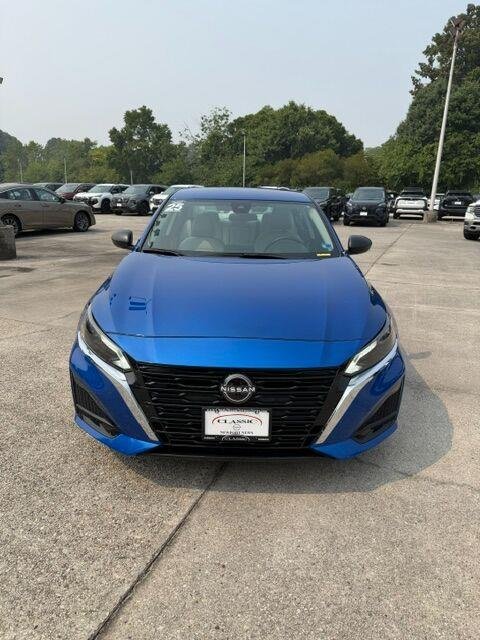 Used 2025 Bluestone Pearl Nissan SV image 6