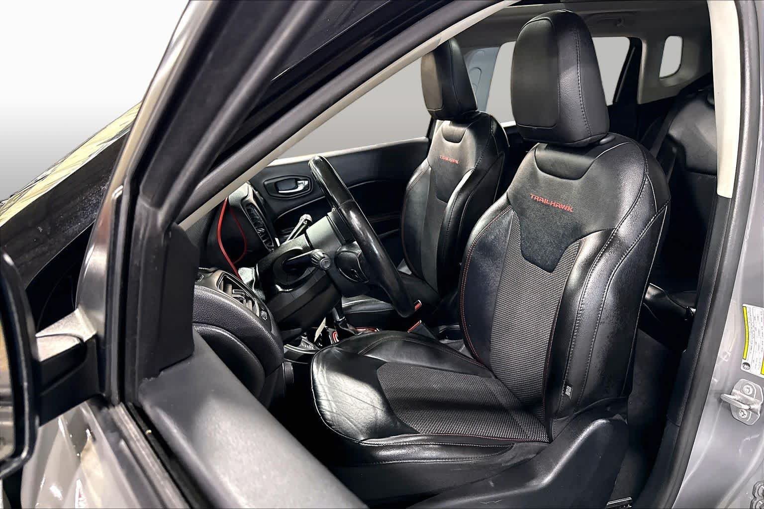 Used 2020 Sting-Gray Clearcoat Jeep Trailhawk image 7