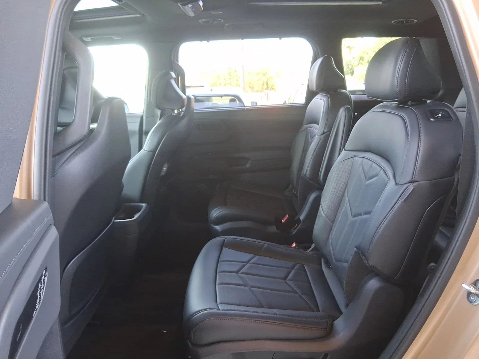 New 2027 Brown Kia X-Line SX image 28