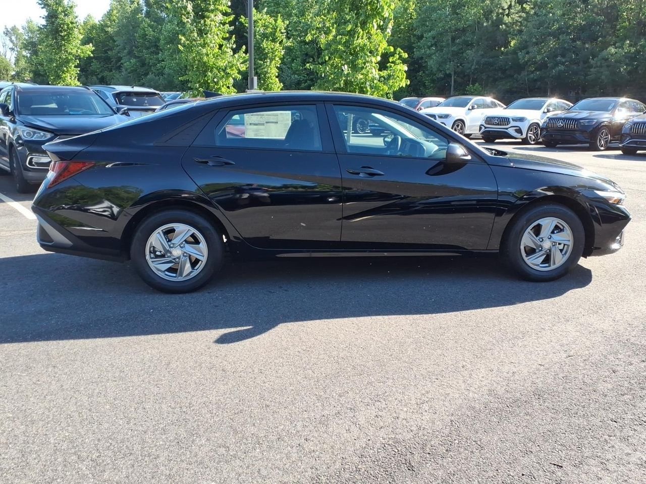 New 2026 Abyss Black Hyundai SE image 4