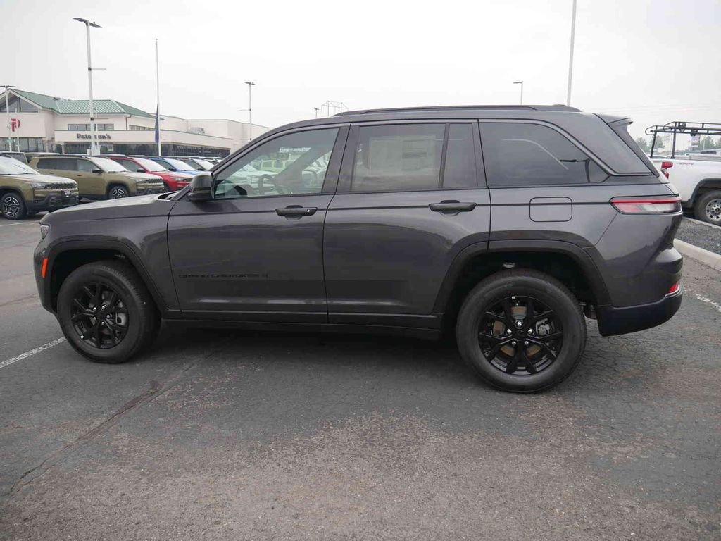 New 2026 Baltic Gray Metallic Clear-Coat Exterior Paint Jeep Laredo image 15