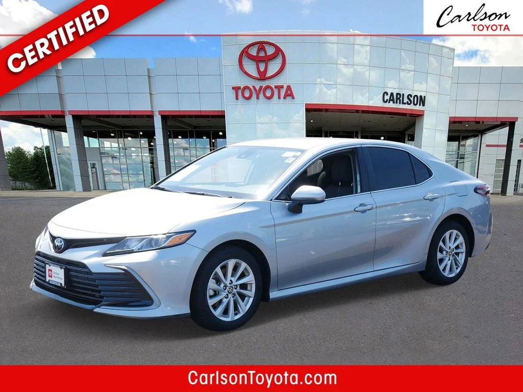 2024 Toyota Camry LE's photo