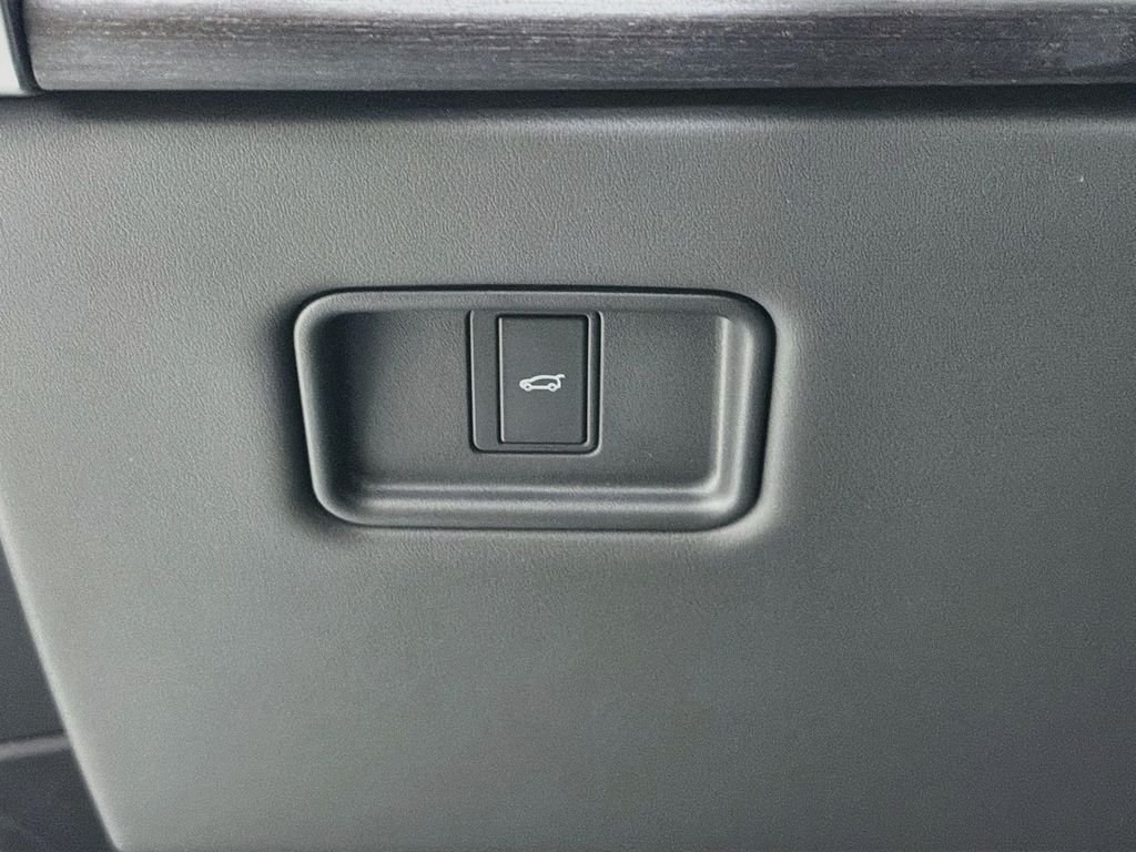 New 2026 Carpathian Grey Land Rover SE 7 Seats image 10