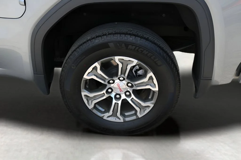 Used 2025 Silver GMC SLT image 9