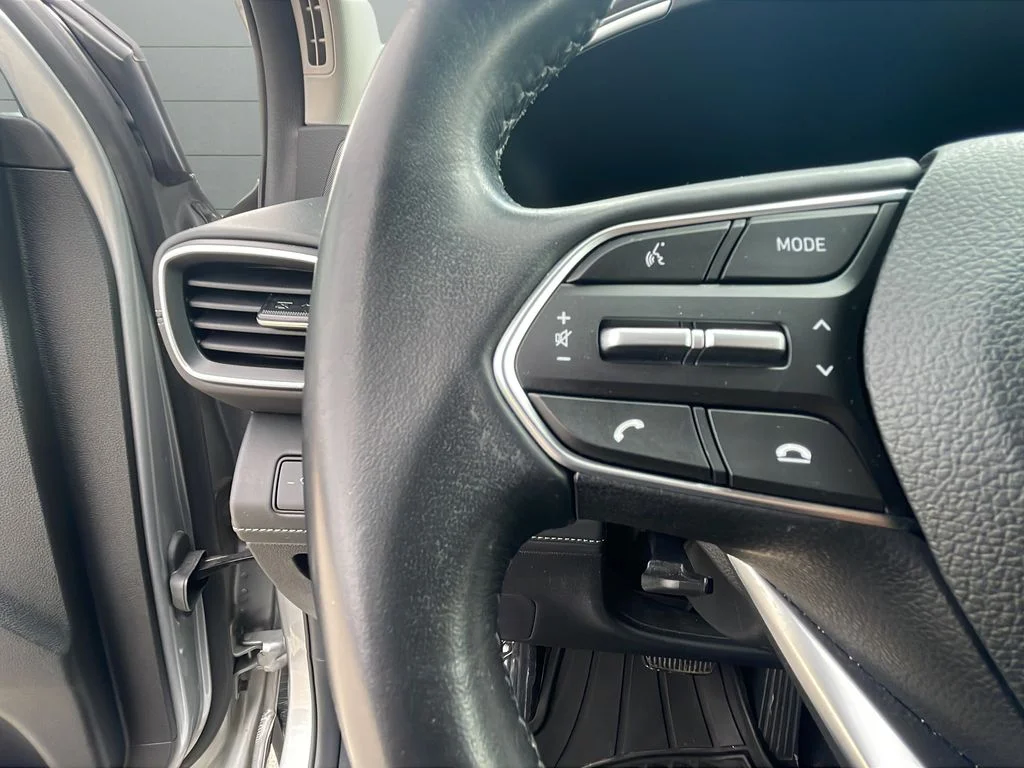 Used 2023 Silver Hyundai SEL image 9