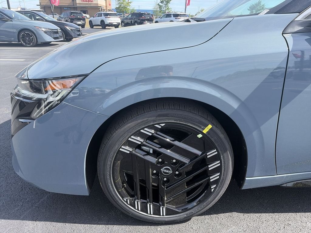 New 2026 Atlantic Gray Metallic / Super Black Two-tone Nissan SR image 10