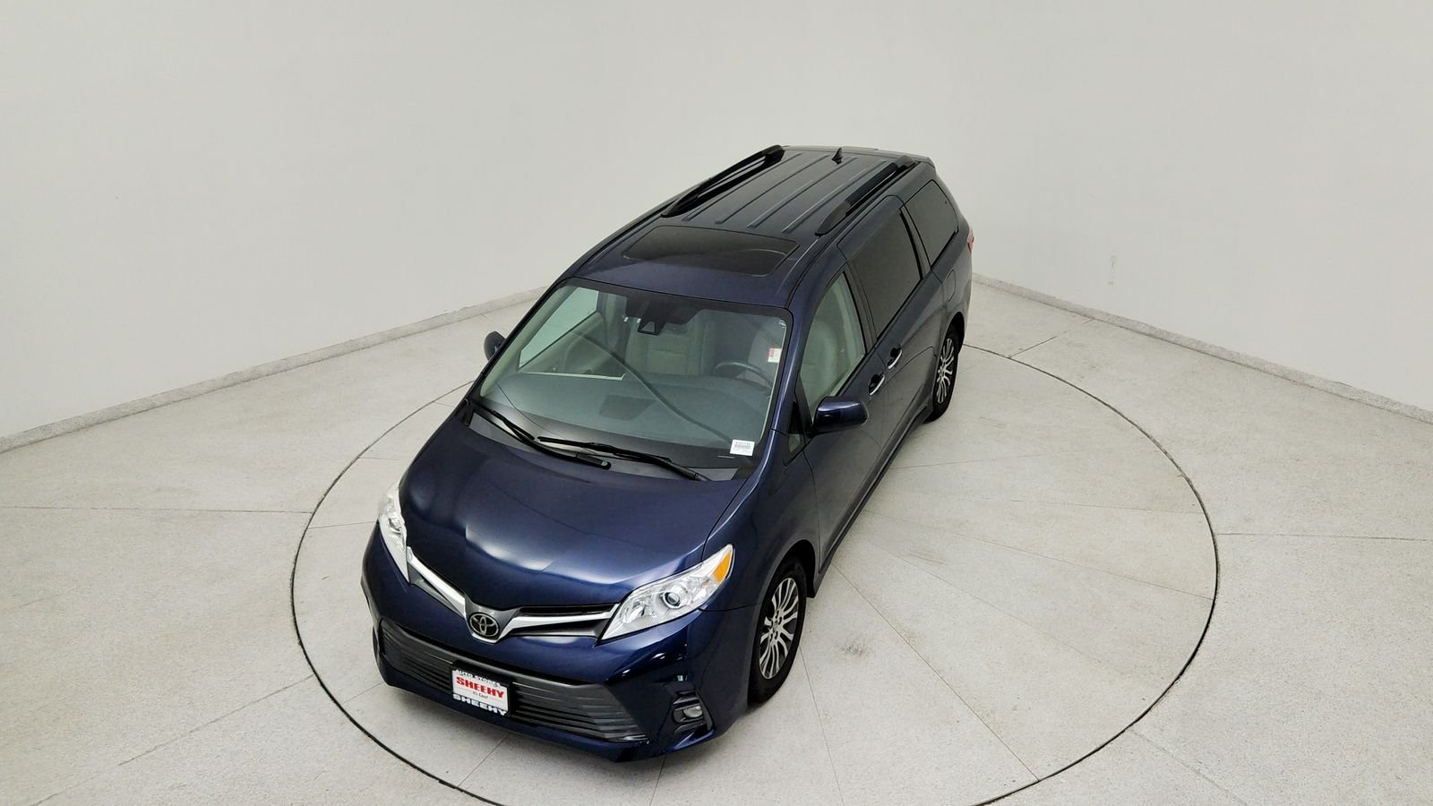 Used 2019 Beige Toyota XLE Premium image 16