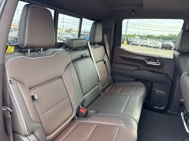 Used 2024 White GMC Denali image 22