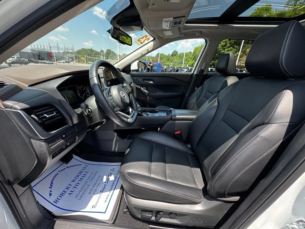 Used 2023 White Nissan SL image 15